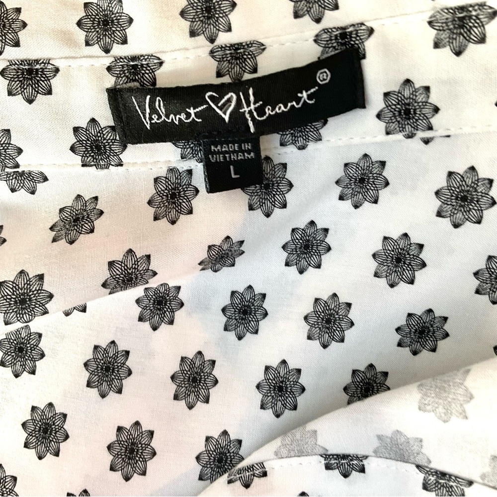 Velvet Heart Blouse / Shirt - Picture 9 of 9